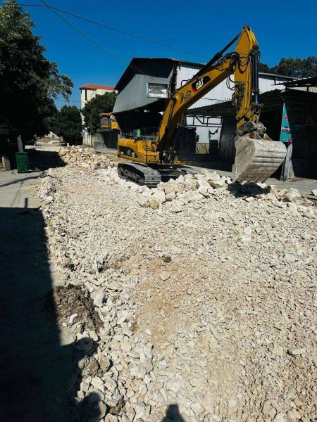 الشروع باعمال اعادة تأهيل وتعبيد شارع الصناعية منطقة الدينموميتر