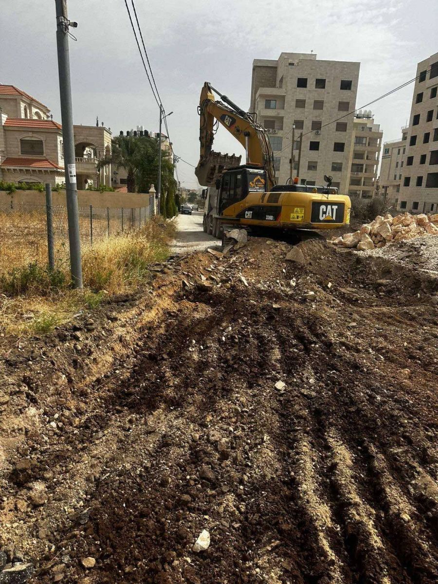 الشروع باعادة تاهيل وتعبيد شارع الواقع خلف مستشفى ابن سينا