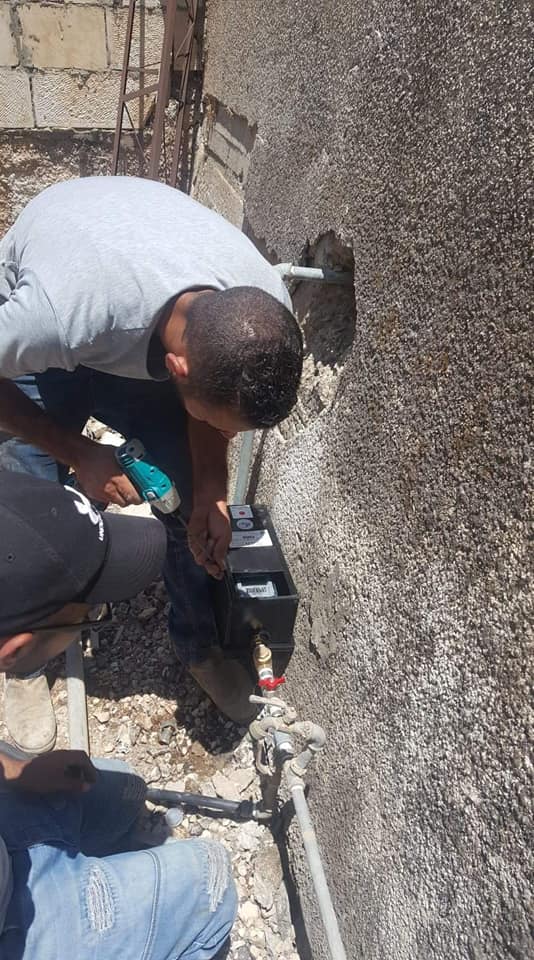 جزء من اعمال قسم المياه في تركيب عدادت مياه مسبقة الدفع في منطقة صباح الخير و صيانة خط المياه الرئيسي المغذي لمنطقة خروبة