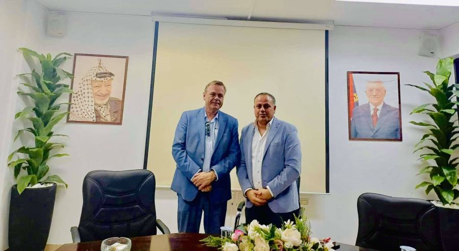 . رئيس بلدية جنين يطلع السفير الهولندي على اوضاع المدينة 