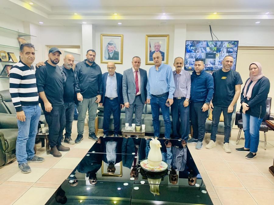  زيارة وفد من المحافظة والغرفة التجارية وامين سر حركة فتح اقليم جنين