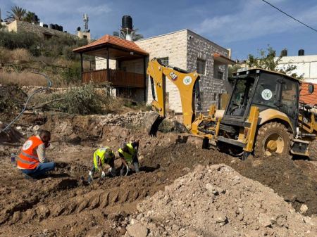 عادة تأهيل خطوط المياه والصرف الصحي وفتح الطريق للسكان بحي خلة الصوحة